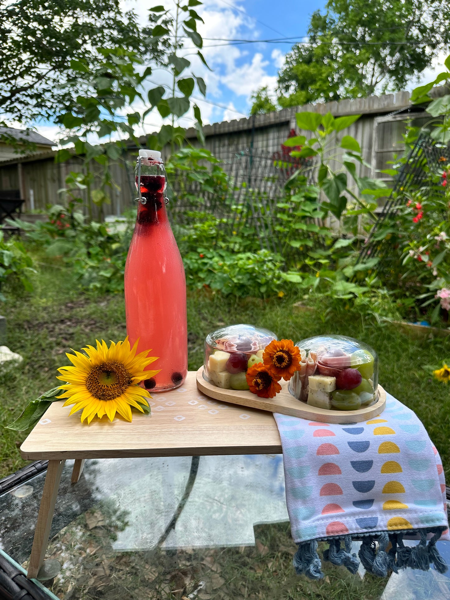 Mini picnic table