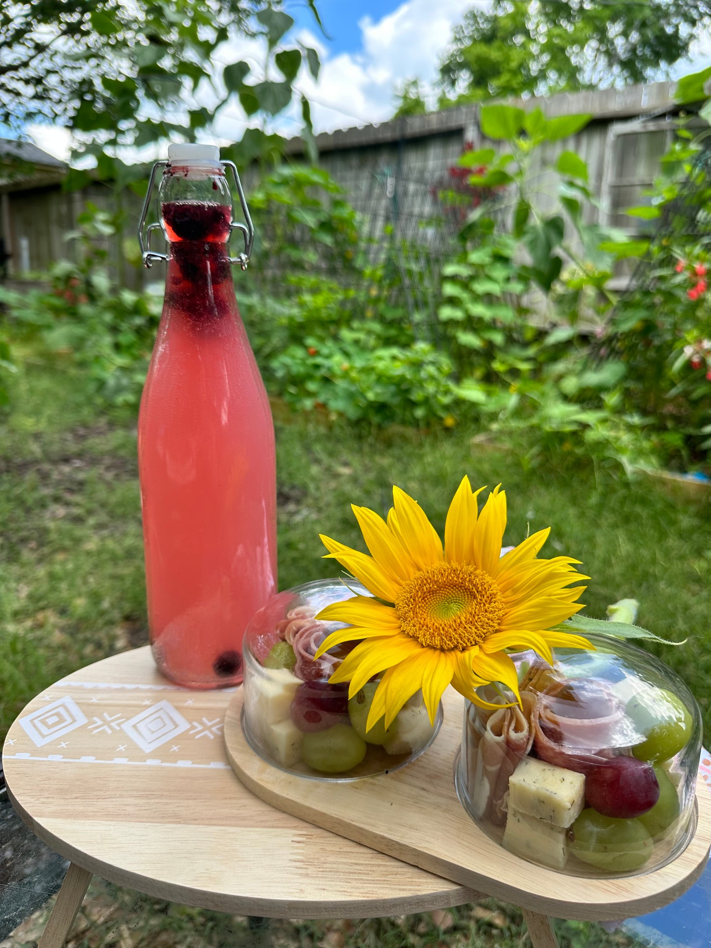 Mini picnic table