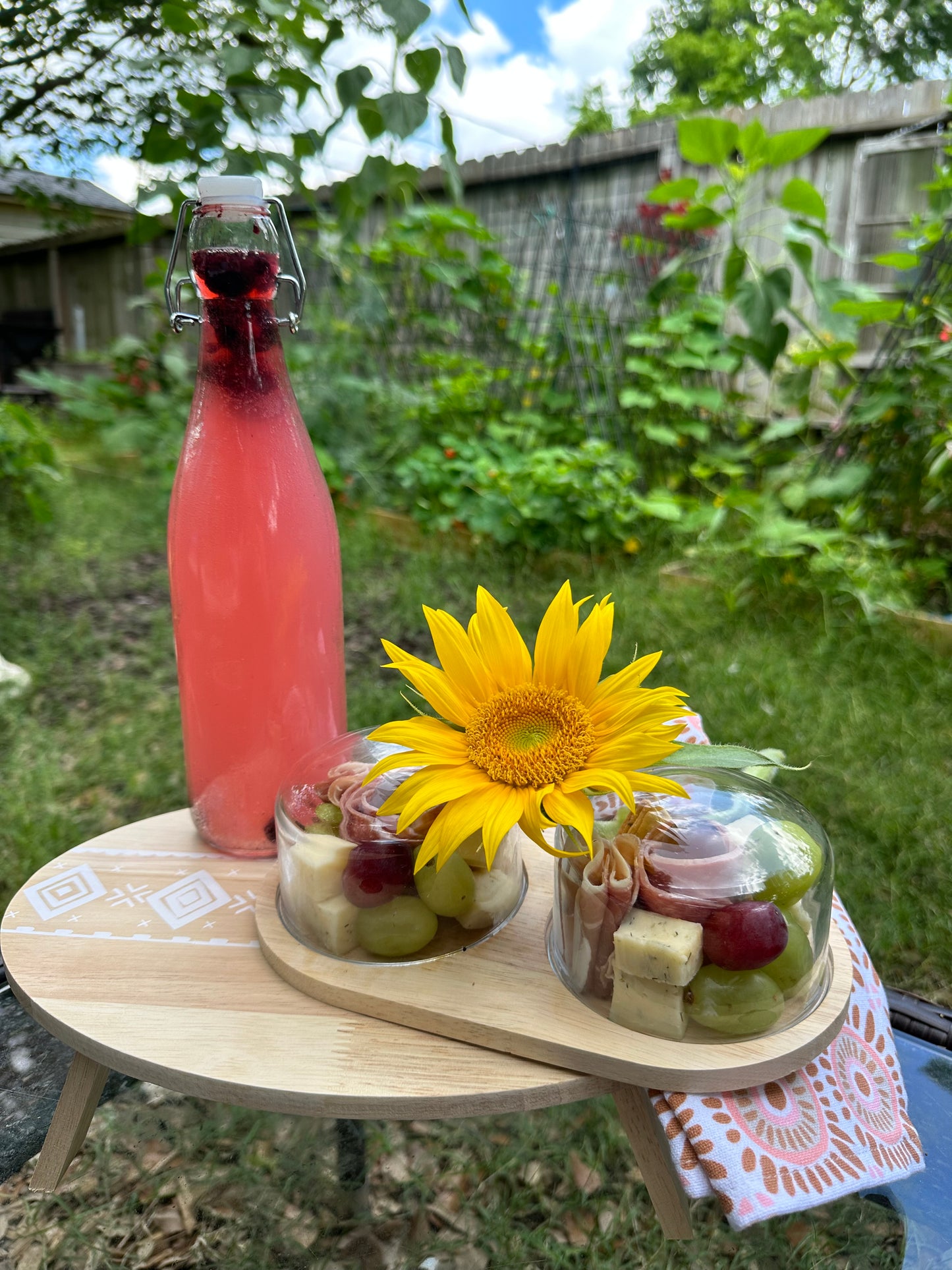 Mini picnic table